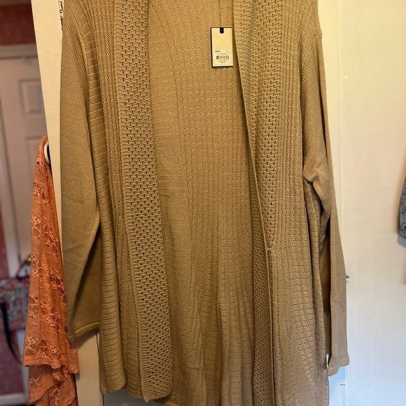 Tan sweater - Picture 2 of 6